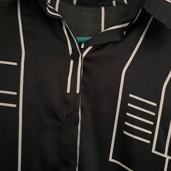 Nasty Gal Black and White Geometric satin Blouse - Picture 3 of 10